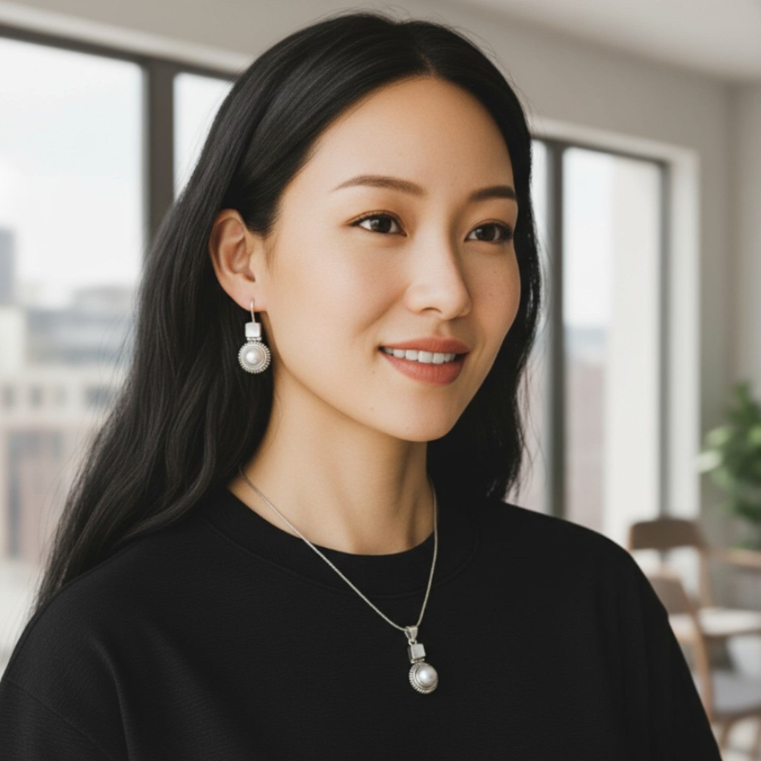 Eternal Glow – Sterling Silver and Mother of Pearl Set